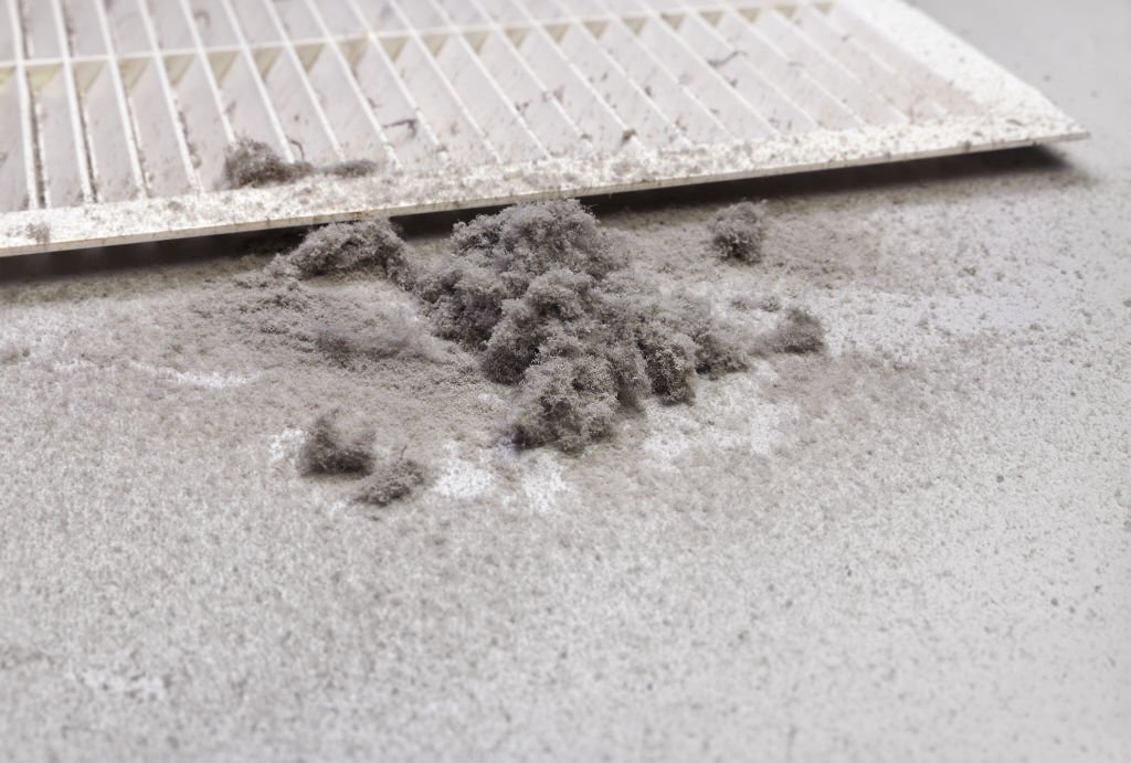 Dust is collected from the duct filter. Harmful dust in the room